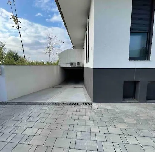 One Bedroom S Апартаменти *